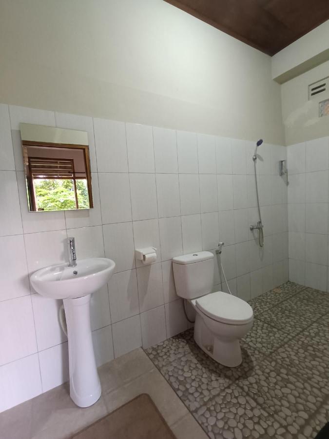 Made Oka Budget Room 姆杜克 外观 照片