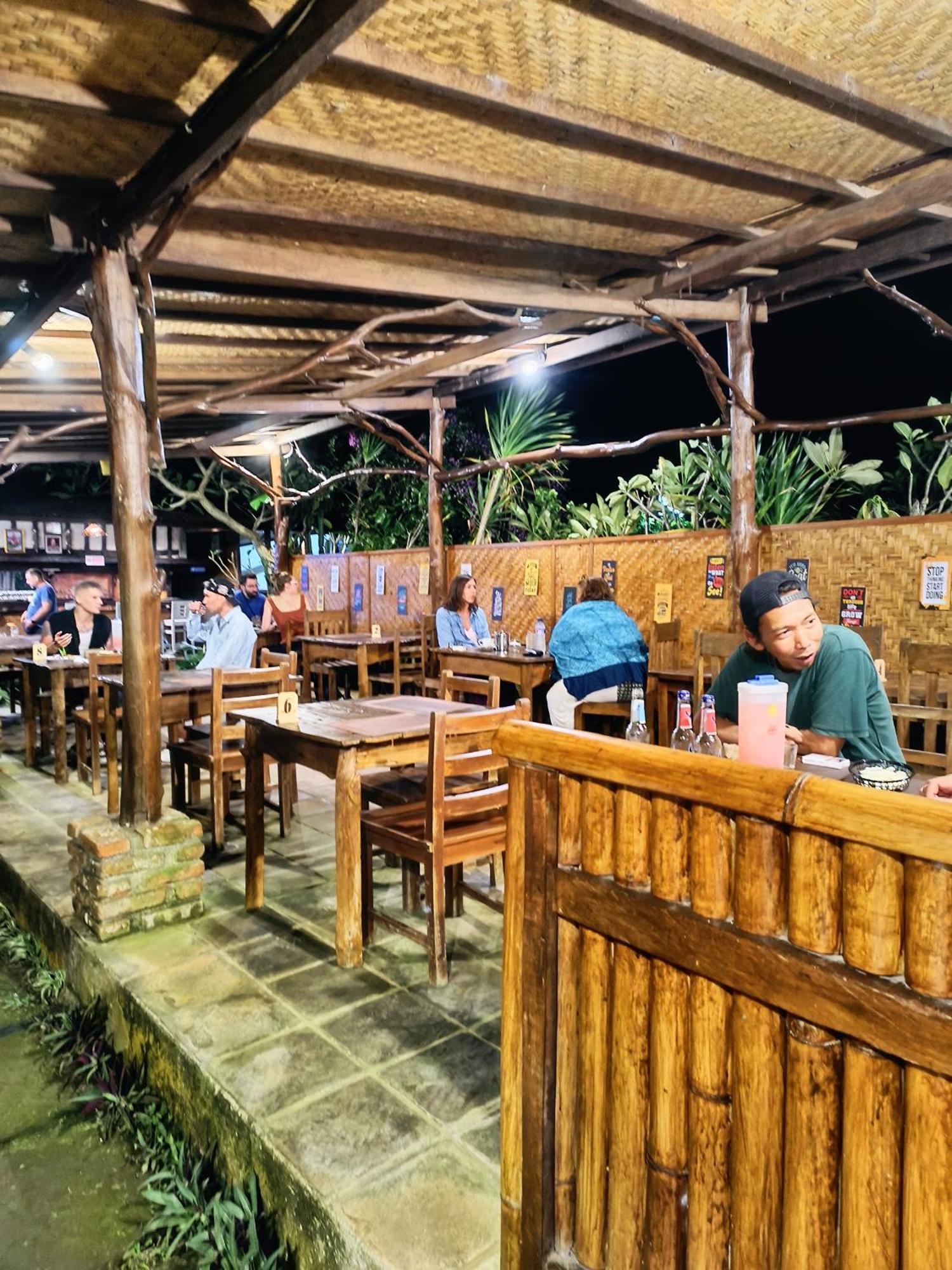 Made Oka Budget Room 姆杜克 外观 照片